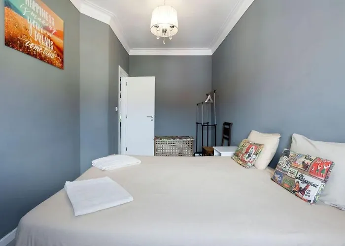 2-bedroom Flat In Moscavide Near Fil And Arena *