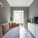 2-bedroom Flat In Moscavide Near Fil And Arena Apartment *
