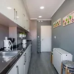 2-bedroom Flat In Moscavide Near Fil And Arena Apartment *