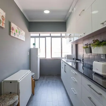With 2 Bedrooms In Moscavide - Lisbon Appartement Loures