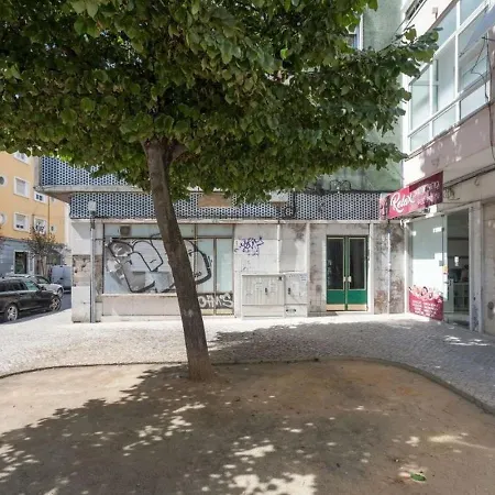 2-bedroom Flat In Moscavide Near Fil And Arena Apartmán