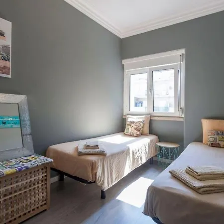 2-bedroom Flat In Moscavide Near Fil And Arena *