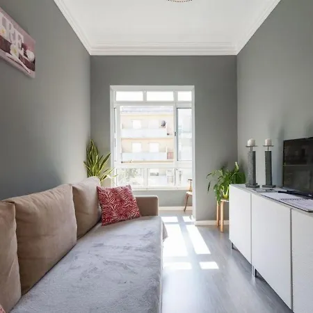 2-bedroom Flat In Moscavide Near Fil And Arena Apartment *