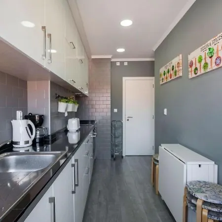 2-bedroom Flat In Moscavide Near Fil And Arena Apartment *