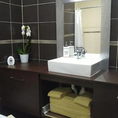 2-bedroom Flat In Moscavide Near Fil And Arena * Loures