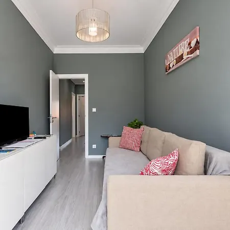 2-bedroom Flat In Moscavide Near Fil And Arena * Loures