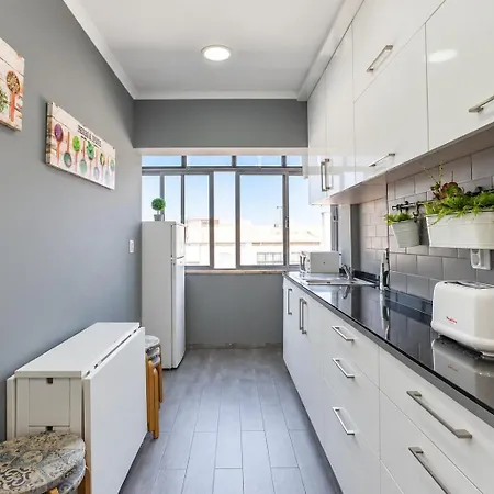 2-bedroom Flat In Moscavide Near Fil And Arena Appartamento *