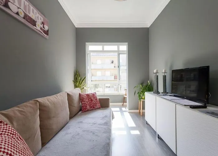 2-bedroom Flat In Moscavide Near Fil And Arena アパート *