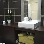 2-bedroom Flat In Moscavide Near Fil And Arena * Loures