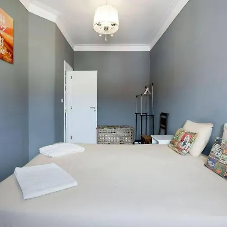 With 2 Bedrooms In Moscavide - Lisbon Apartment