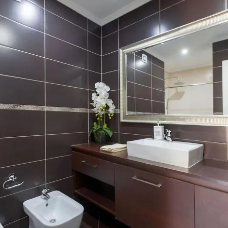 2-bedroom Flat In Moscavide Near Fil And Arena *