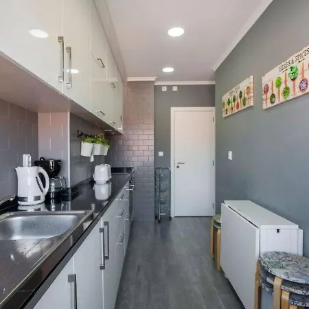 With 2 Bedrooms In Moscavide - Lisbon Lägenhet