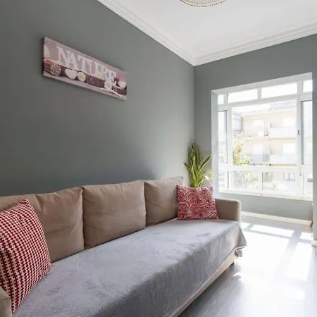 With 2 Bedrooms In Moscavide - Lisbon Lägenhet *