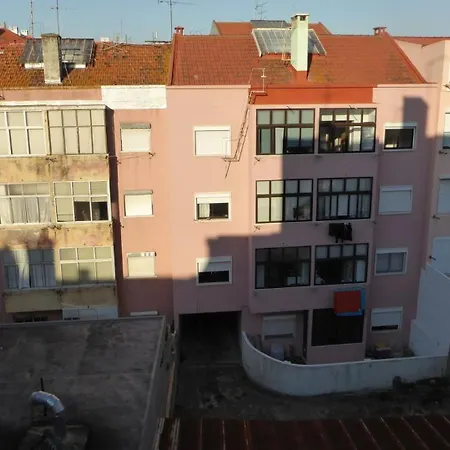 아파트 2-bedroom Flat In Moscavide Near Fil And Arena