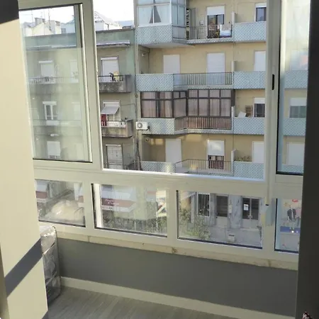 2-bedroom Flat In Moscavide Near Fil And Arena 洛里什